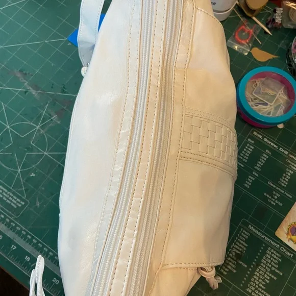 Bueno White Shoulder Bag with Textured Panel - Picture 4 of 7